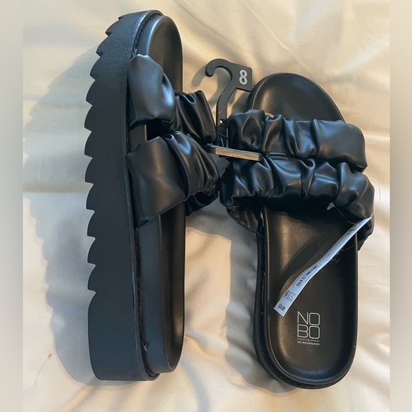 3 Pair Sandals - Picture 7 of 8